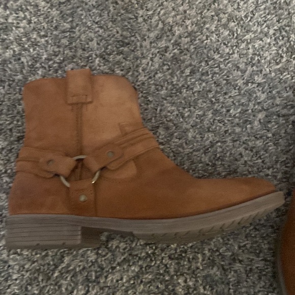 Earth Suede Boots - Picture 2 of 6